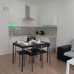Novy S Terasou Apartament